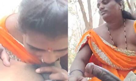 Paid Indian Mature Slut Giving Deep Blowjob Outdoors