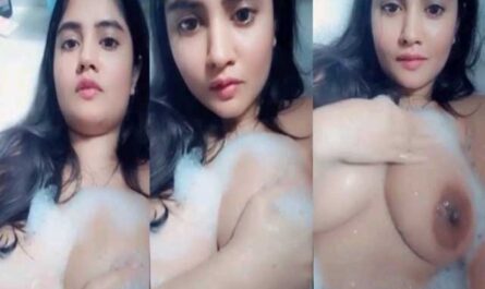 Naughty Sexy Girl Showing Her Boobs From Bathtub XXX