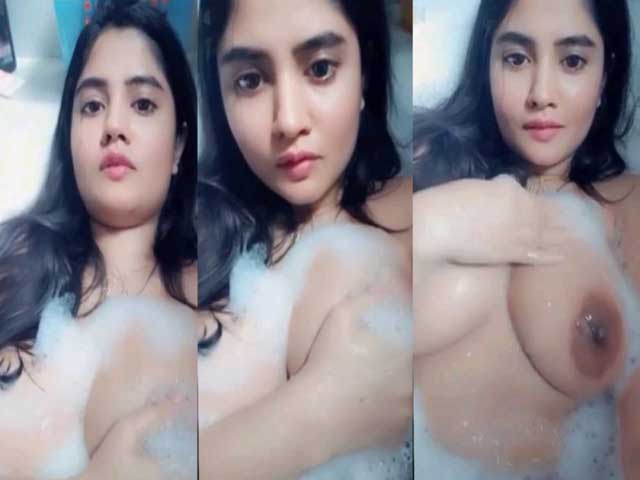 Naughty Sexy Girl Showing Her Boobs From Bathtub XXX