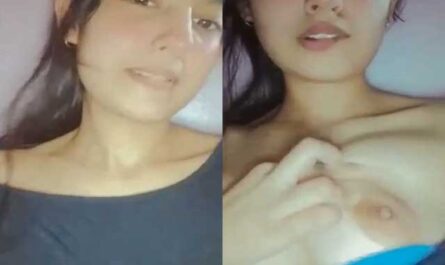 Beautiful Sexy Paki Girl Showing Her Hot Boobs