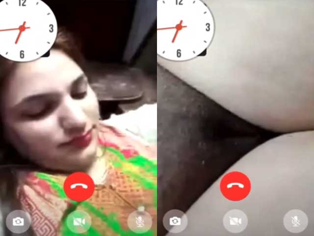 Beautiful Sexy Pakistani Housewife Showing Horny Pussy On Video Call
