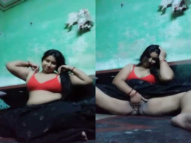 Desi Fatty Naughty Girl Showing Her Sexy Pussy For Lover