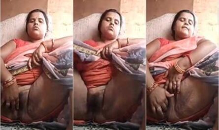 Fatty Village Wife Fingering Her Horny Plump Pussy