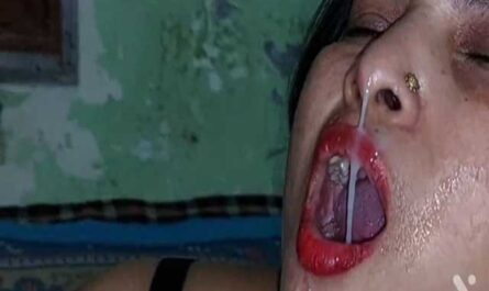Hot Bhabhi Gets Cum Facial After Giving Deep Blowjob