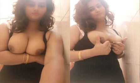 Hot Super Sexy Maal Showing Her Cute Big Boobies