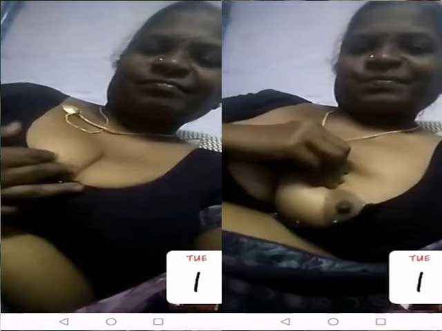 Mature Naughty Indian Aunty Showing Boobs On Video Call