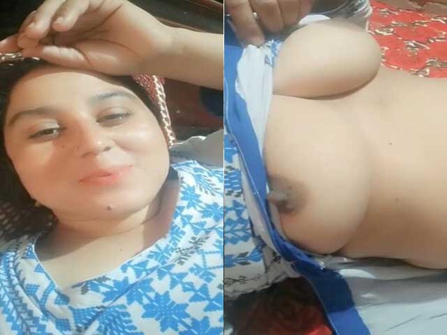 Sexy Pakistani Wife Showing Her Big Boobies On Cam XXX