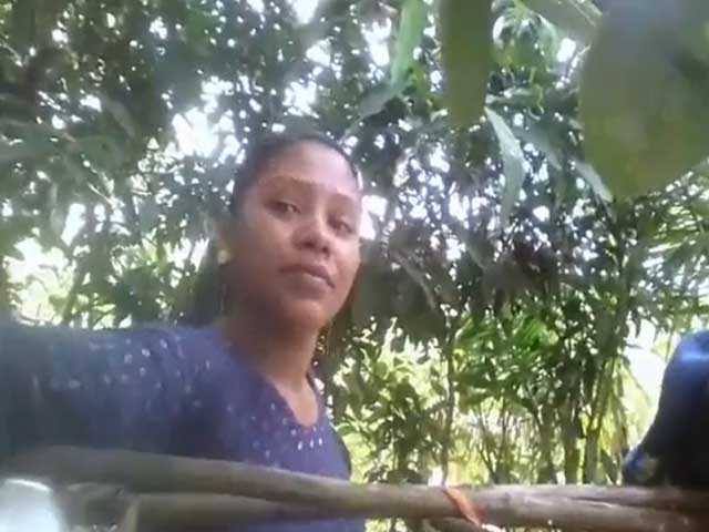 Village Hot Girl Changing Dress Outdoors After Bath XXX