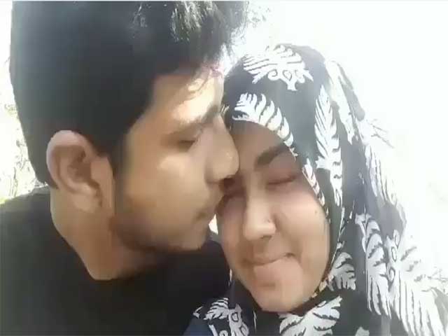 Bangladeshi Sexy Hijabi Girl Giving Deep Blowjob Outdoors