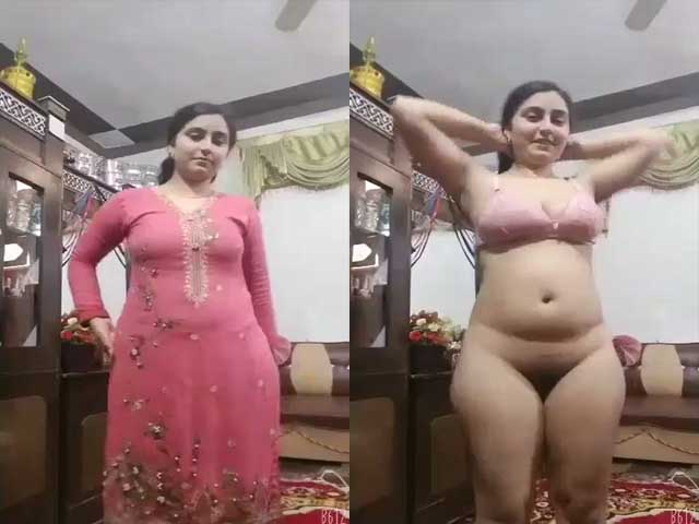 Beautiful Pakistani Sexy Girl Striptease Hot Nude Selfie Mms