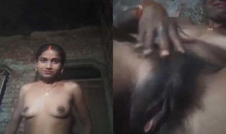 Bihari Village Slutty Bhabhi Showing Her Black Pussy