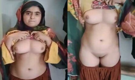 Pakistani Hot Mature Girl Paid To Expose Her Sexy Assets