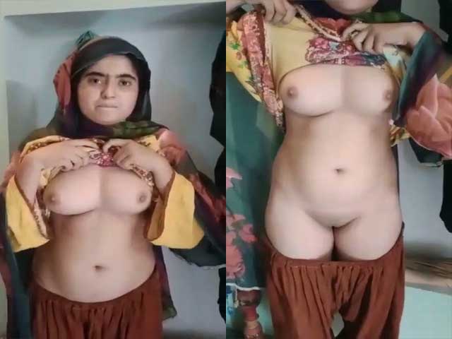Pakistani Hot Mature Girl Paid To Expose Her Sexy Assets