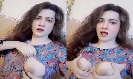 Sexy Desi Eunuch Shows Her Hot Boobs