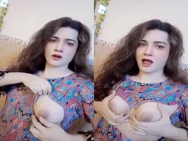 Sexy Desi Eunuch Shows Her Hot Boobs