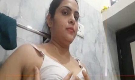 Horny Chubby Bhabhi Showing Her Big Indian Boobs