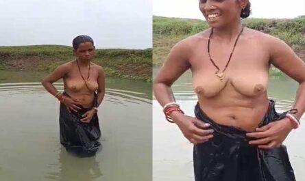 Naughty Guy Making Topless Bath Video Of Mature Bhabhi Outdoor