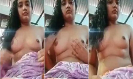 Sweet-Looking Sexy Desi Girl Boobs Show For Lover