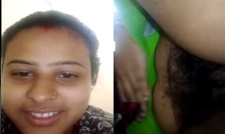 Bengali Horny Bhabhi Showing Boobs And Hairy Pussy