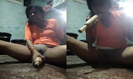 Desi Horny Girl Masturbating With Chappati Roller