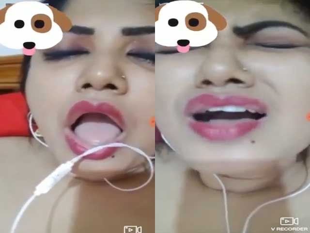 Horny Beautiful Unsatisfied Bhabhi Masturbating And Moaning