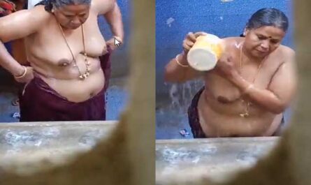 Mature Tamil Chubby Aunty Caught Bathing On Cam