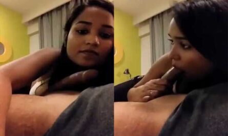 Hot Desi Girl Impressing Her Cheating Boss With Blowjob