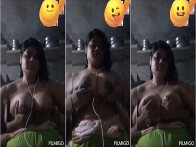 Sexy Busty Girl Plays With Her Big Boobs On Video Call XXX