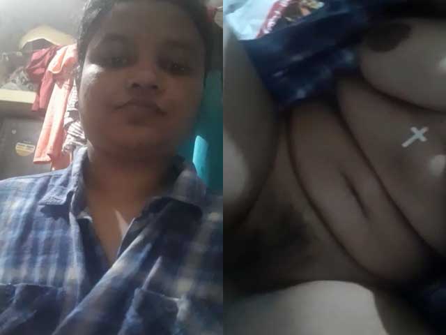 Hot Chubby Girl Showing Big Boobs And Horny Pussy