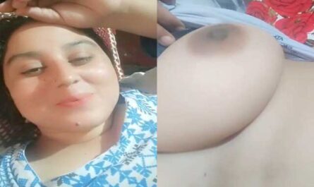 Mature Busty Bhabhi Showing Her Big Milky Boobs