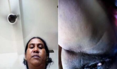 Mature Milf Aunty Showing Her Dripping Pussy Juice