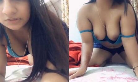 Sexy Girl Teasing With Hot Boobs XXX Show