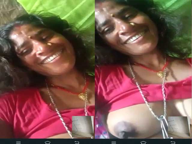 Village Mature Milf Bhabhi Showing Boobs On Video Call
