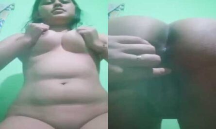 Beautiful Horny Indian Girl Showing Pussy