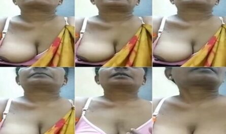 Milf Sexy Aunty Showing Boobs Out From Saree And Bra