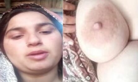 Paki Pashto Busty Bhabhi Seducing With Hot Big Boobs