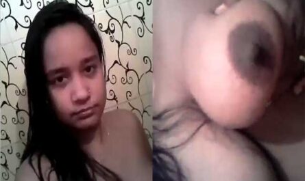 Big Boobs And Pussy Show In Bathroom XXX