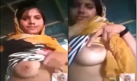 Cheating Naughty Village Bhabhi Exposing Milky Sexy Boob
