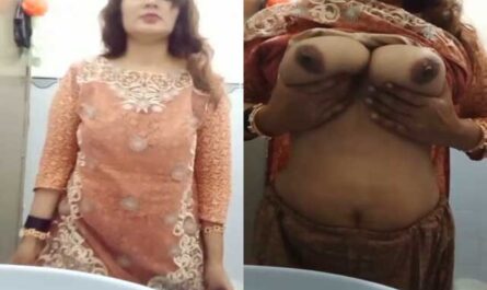 Matured Bhabhi Showing Sexy Boobs And Horny Pussy