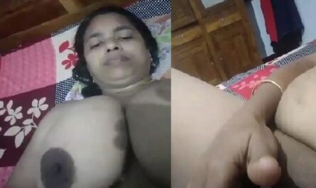 Unsatisfied Village Busty Bhabhi Nude Pussy Fingering