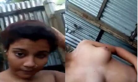 Village Sexy Girl Showing White Boobs For Horny Lover