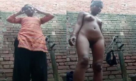 Village Slim Figure Young Girl Bath And Fingering Act