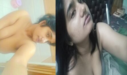 Desi Sexy Girl Squeezing Her Big Boobs XXX Video