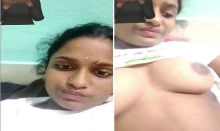 Desi Girl XXX Video Chat Showing Private Parts