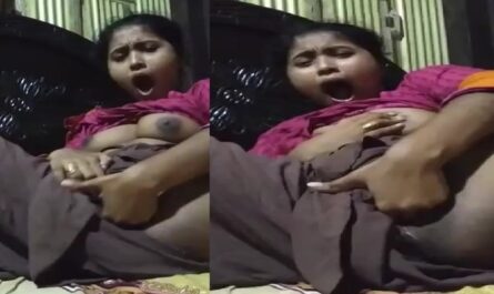 Indian Horny Girl Fingering Wet Pussy With Loud Moaning
