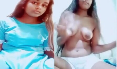 Beautiful Sexy Girlfriend Nude Showing For Lover