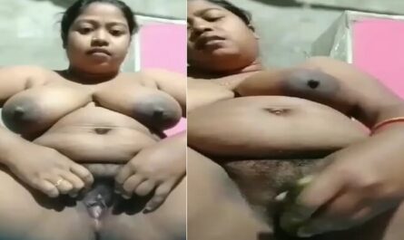 Busty Chubby Bhabhi Masturbating Pussy With Cucumber