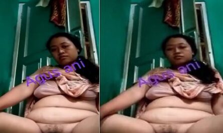 Sex Hungry Naughty Bhabhi Spreading Legs Pussy Show