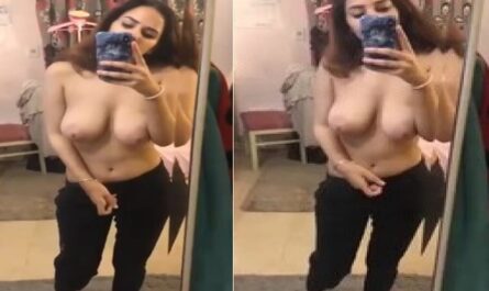 Sexy Busty Hr Girl Selfie XXX Topless Video Making