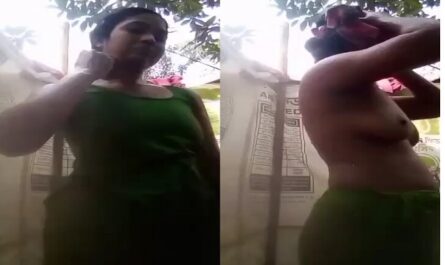 Bangla Horny Village Girl Bathing Topless Viral Mms